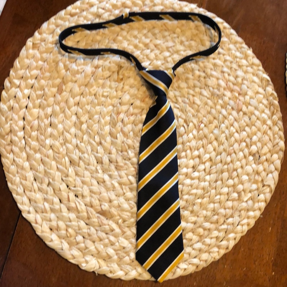 Hartstrings boys zipper adjustable tie, excellent condition